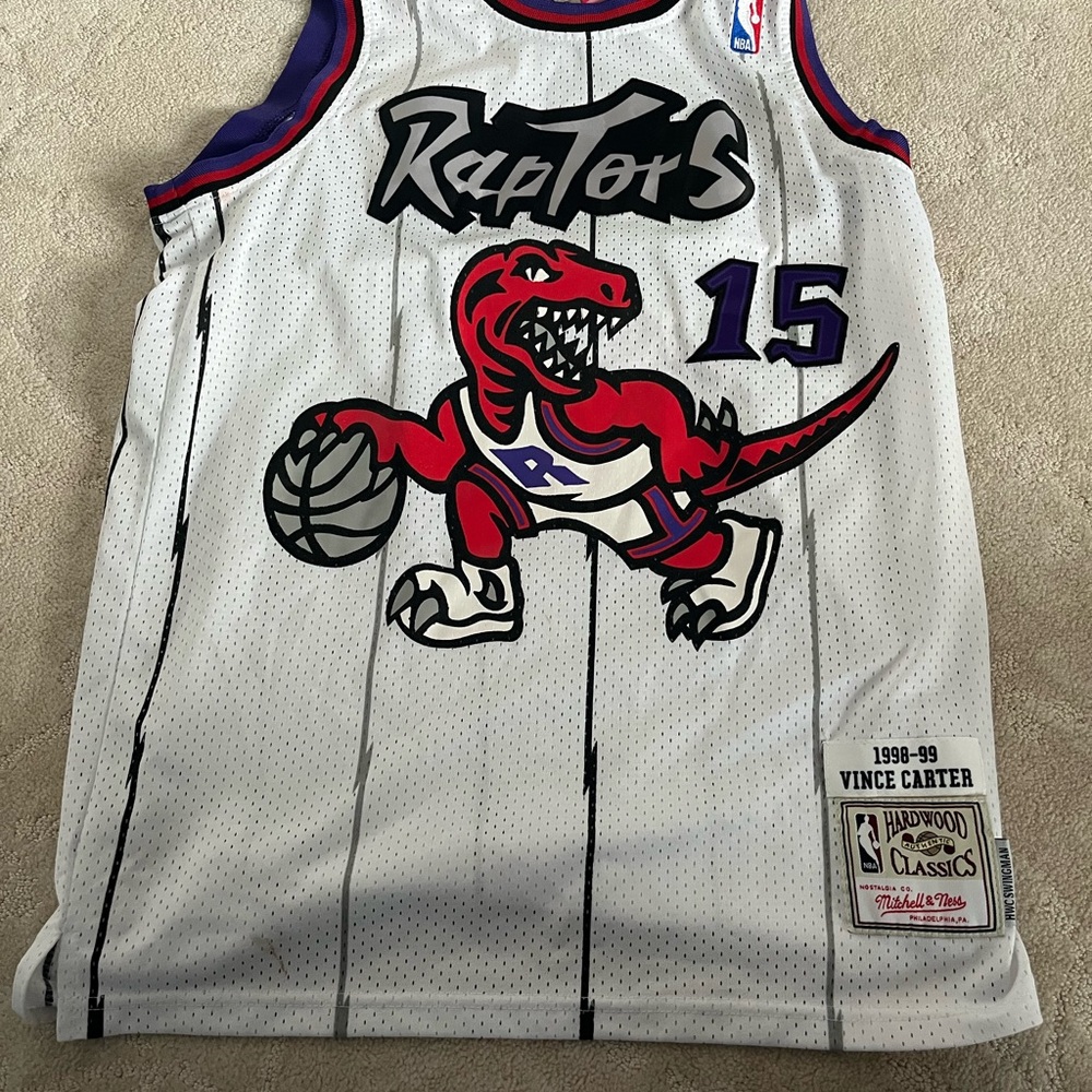 Vince Carter 1998-1999 jersey. Toronto Raptors. Size: Medium